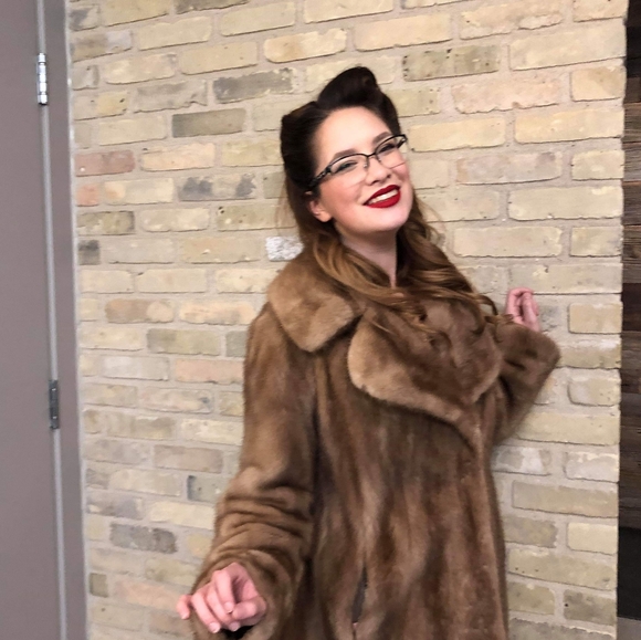 Meet your Posher, Mercede - Picture 2 of 2